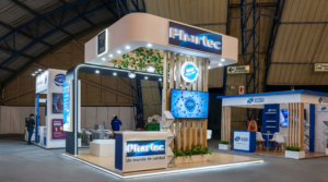 Stand personalizado PharTec para congreso en Perú